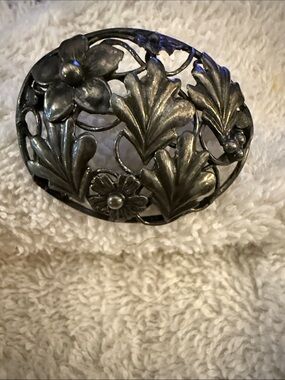 Antique-Style Floral Metal Accent - Black Floral Brooch Decor
